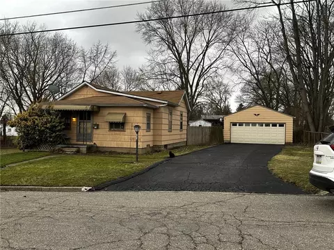 203 Lincoln Ave, Farrell, PA 16121