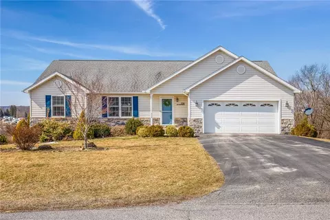 338 Oak Crest Dr, Stoystown, PA 15563