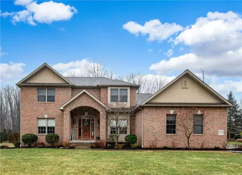 1954 Pierce Bluffs Dr, Hermitage, PA 16148