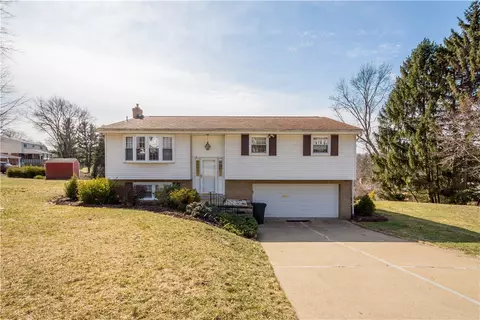 5698 Scenic View Dr, Bethel Park, PA 15102