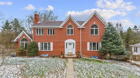 612 Driftwood Dr, Pittsburgh, PA 15238