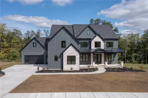 4071 Cross Creek Cir, Valencia, PA 16059