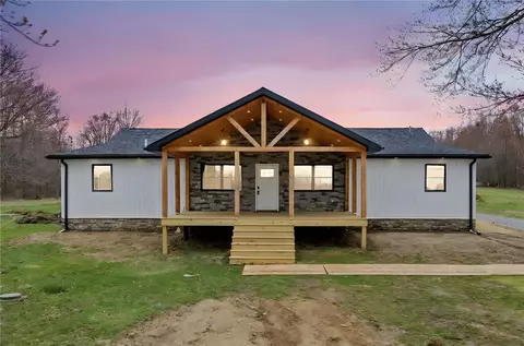 3356 Harlansburg Rd, New Castle, PA 16101