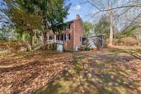469 Ross Rd, Eighty Four, PA 15330