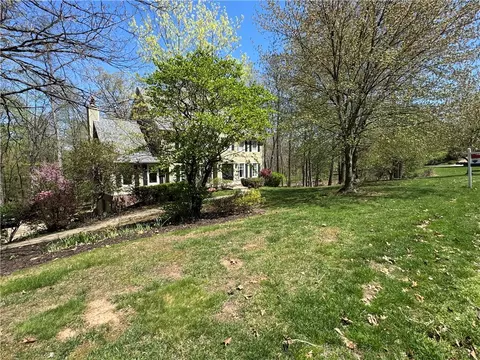 207 Oak Leaf Dr, Mars, PA 16046