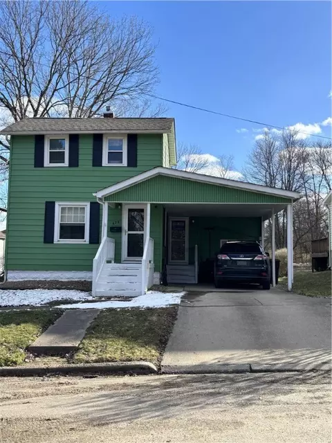 472 E Venango St, Mercer, PA 16137