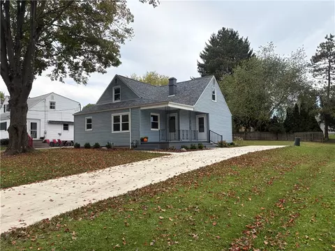 828 Smith Ave, Sharon, PA 16146