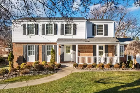 111 Lansdowne Dr, Coraopolis, PA 15108