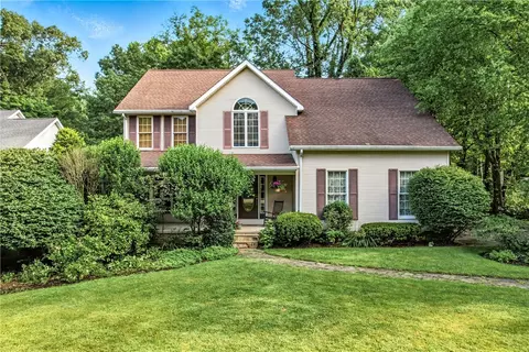 1091 Foxwood Dr, Hermitage, PA 16148