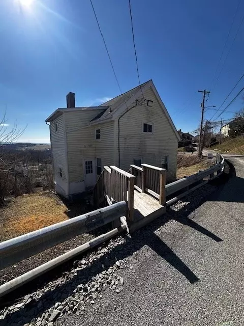 29 Wood St, Nemacolin, PA 15351