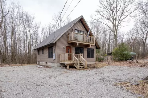 136 Sky Top Rd, Acme, PA 15610