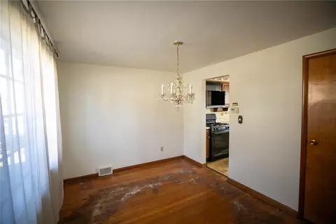 Living - 105 General Braddock Dr, Braddock, PA 15104 photo 2 of 4