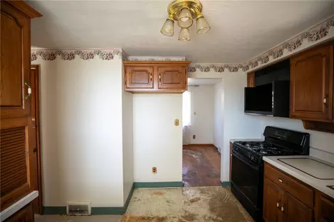 Entry Way - 105 General Braddock Dr, Braddock, PA 15104 photo 4 of 5
