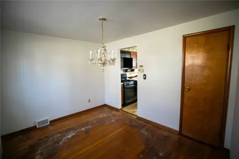 Living - 105 General Braddock Dr, Braddock, PA 15104 photo 4 of 4