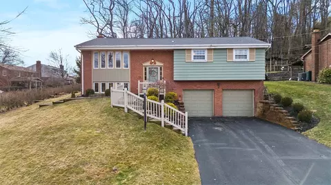 700 Pictwood Dr, Glenshaw, PA 15116