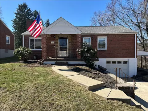 209 Crescent Dr, New Kensington, PA 15068