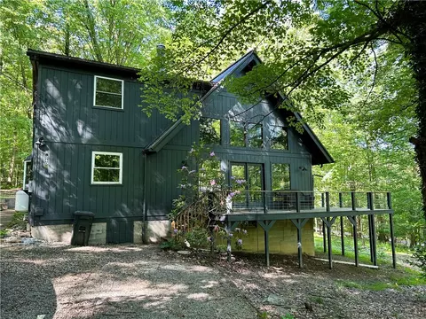 240 Birch Rd, Acme, PA 15610