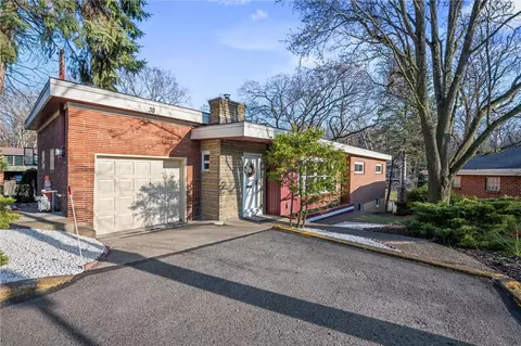 38 Unger Ln, Pittsburgh, PA 15217