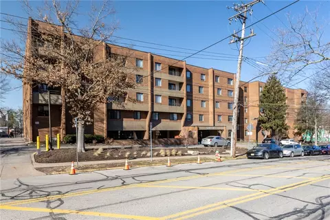 5715 Beacon St #502, Pittsburgh, PA 15217