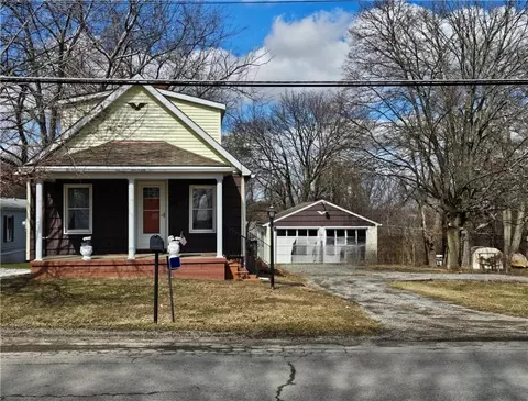 1340 Cherry Hill Rd, Ellwood City, PA 16117