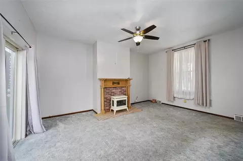 638 Chestnut St, Irwin, PA 15642 photo 4