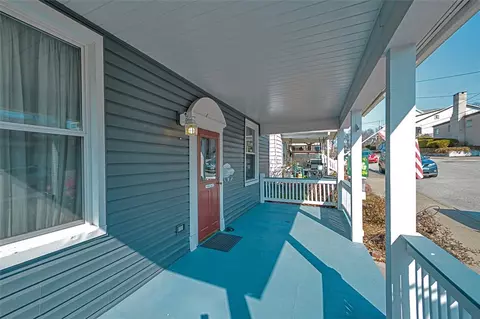 638 Chestnut St, Irwin, PA 15642 photo 2