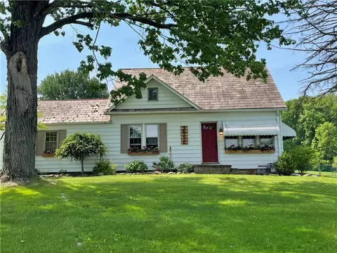 3956 New Castle Rd, Pulaski, PA 16143