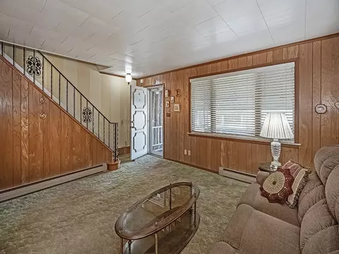 331 Longfellow St, Vandergrift, PA 15690 photo 7