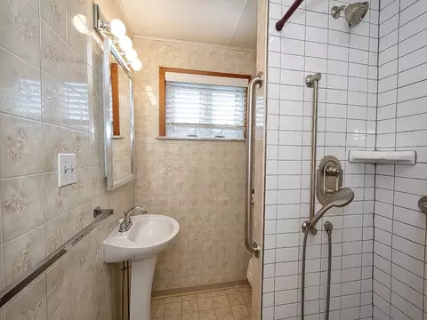331 Longfellow St, Vandergrift, PA 15690 photo 18