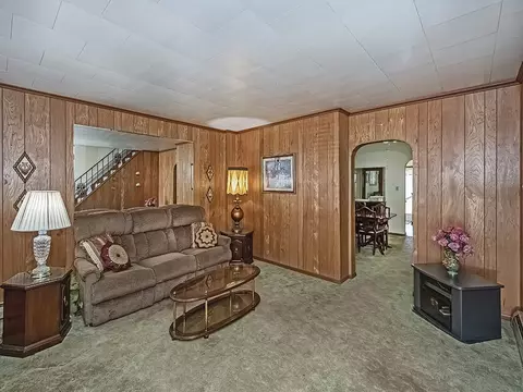 331 Longfellow St, Vandergrift, PA 15690 photo 8