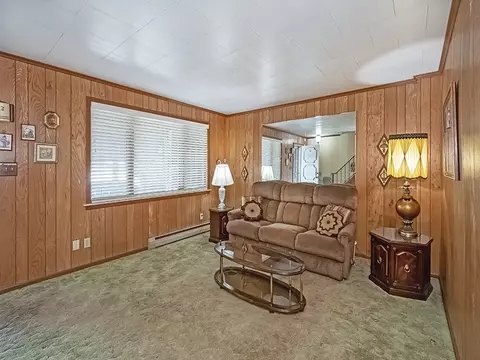 331 Longfellow St, Vandergrift, PA 15690 photo 9