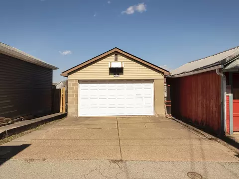 331 Longfellow St, Vandergrift, PA 15690 photo 6