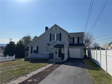 17 Woodlawn Ave, Uniontown, PA 15401
