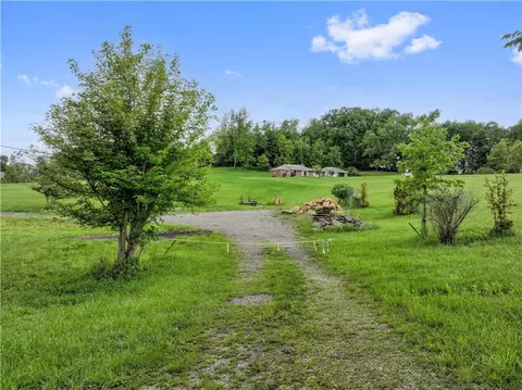 Exterior - 884 Linden Rd, Eighty Four, PA 15330 photo 5 of 13