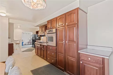 Kitchen - 884 Linden Rd, Eighty Four, PA 15330 photo 2 of 5