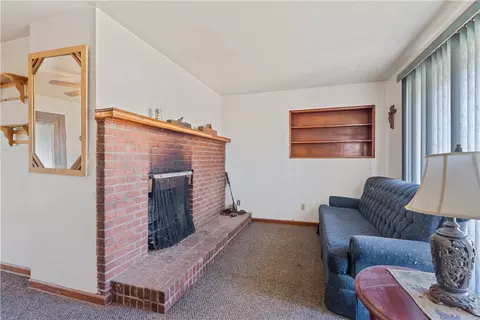 Living - 884 Linden Rd, Eighty Four, PA 15330 photo 3 of 3