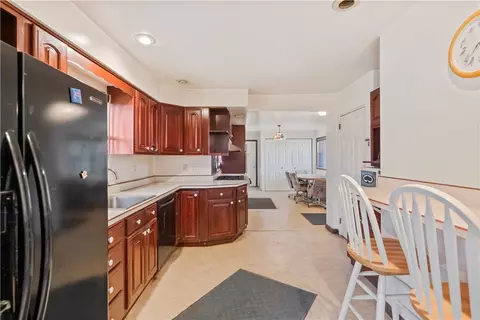 Kitchen - 884 Linden Rd, Eighty Four, PA 15330 photo 5 of 5