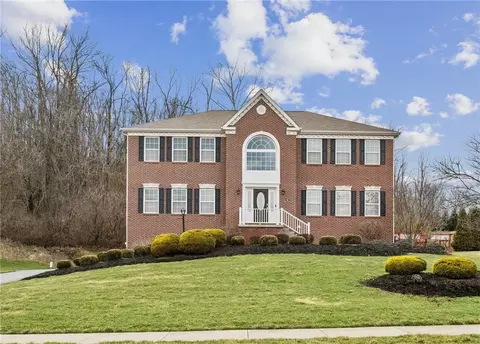 402 White Pine Ln, Baden, PA 15005