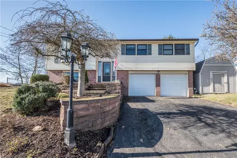 703 Meadowbrook Rd, Trafford, PA 15085