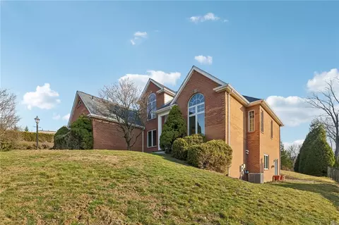 101 Autumn Way, Venetia, PA 15367