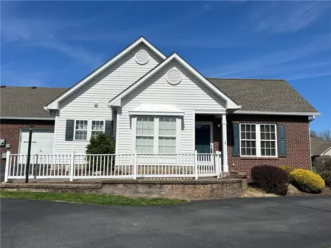 6233 Oyster Bay Ct, Bridgeville, PA 15017