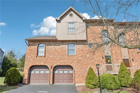 709 Sunset Cir, Cranberry, PA 16066