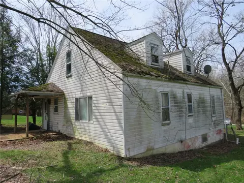 Exterior - 64 Valley Rd, Eighty Four, PA 15330 photo 5 of 9