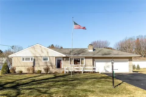 420 Garden Ave, Grove City, PA 16127