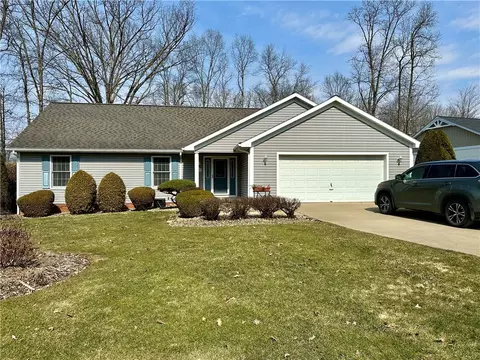 211 W Windridge Rd, Greenville, PA 16125