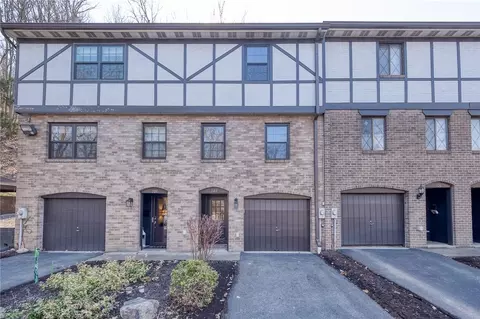 103 Newton Sq, Coraopolis, PA 15108