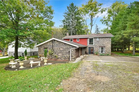 303 Crider Ln, Pittsburgh, PA 15237