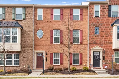 1709 St Johns Ln, Sewickley, PA 15143