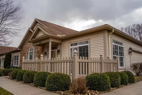 155 Stonegate Blvd, Hermitage, PA 16148