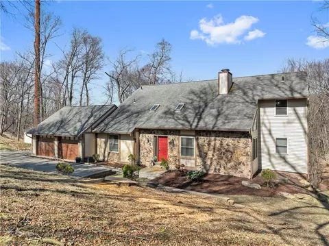 271 Shafer Rd, Coraopolis, PA 15108